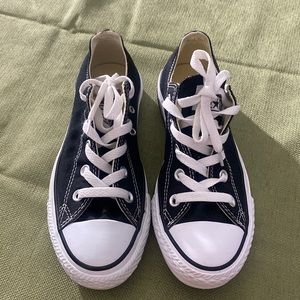 Converse size 4